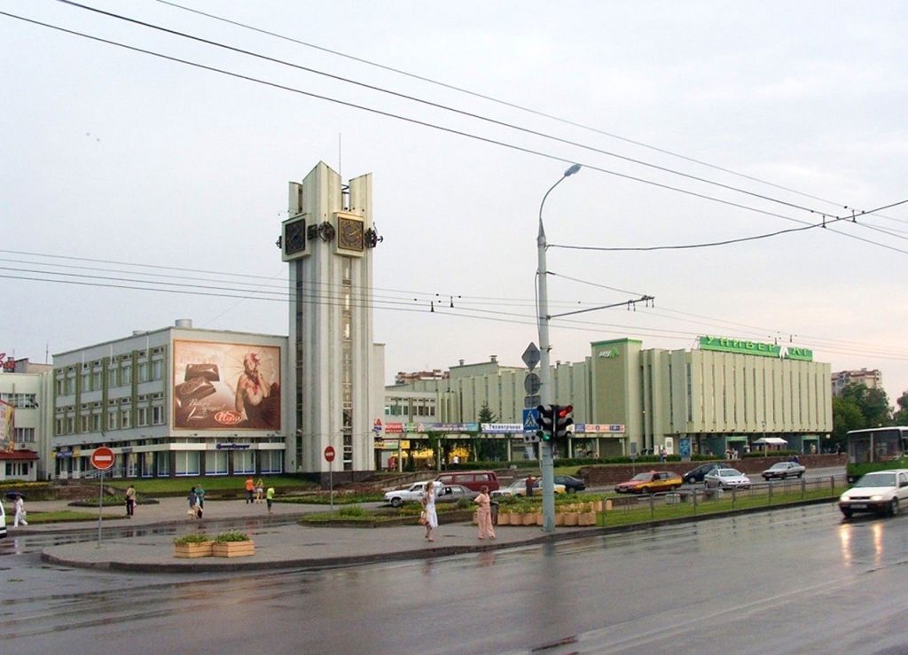 Читатель: Брестский ЦУМ и нейросеть