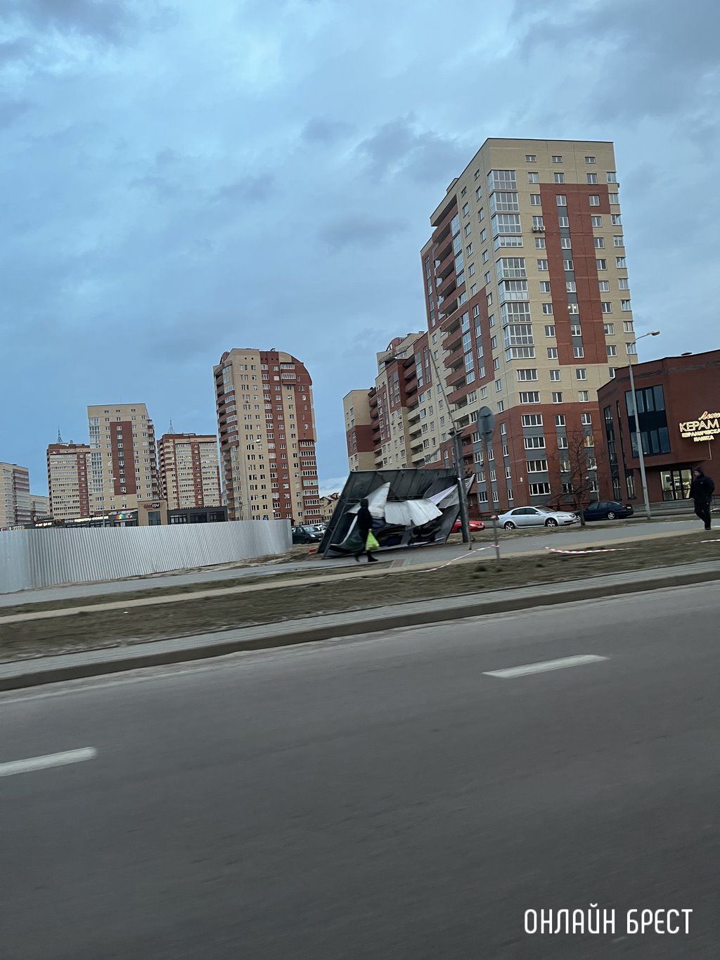 Читатель: По дороге ул. Краснознамённая - Варшавское шоссе три билборда не в самом лучшем состоянии после сильных ветров