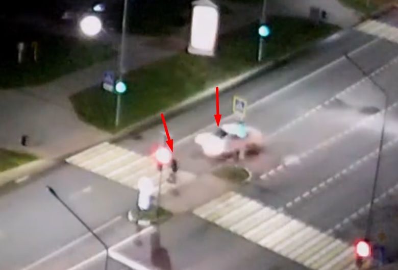 Появилось видео, как в Пинске таксист сбил велосипедиста