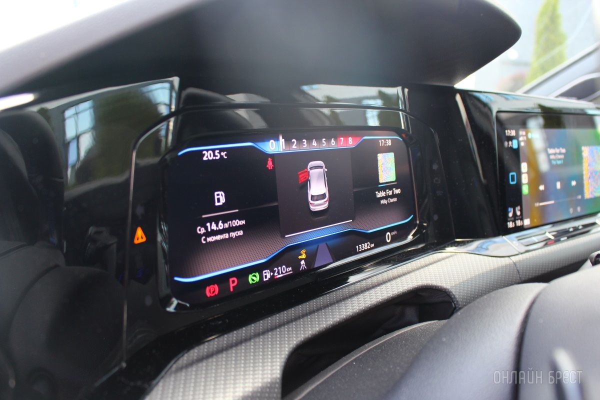 Читатель: Редкий для наших дорог Golf R. Фото сделаны в Бресте