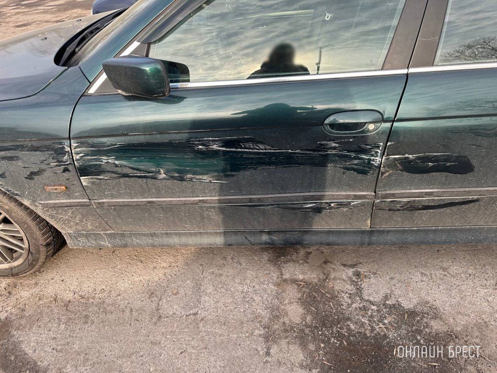 Читатель: В Бресте неизвестный повредил автомобиль. Это произошло на ул. Пионерской