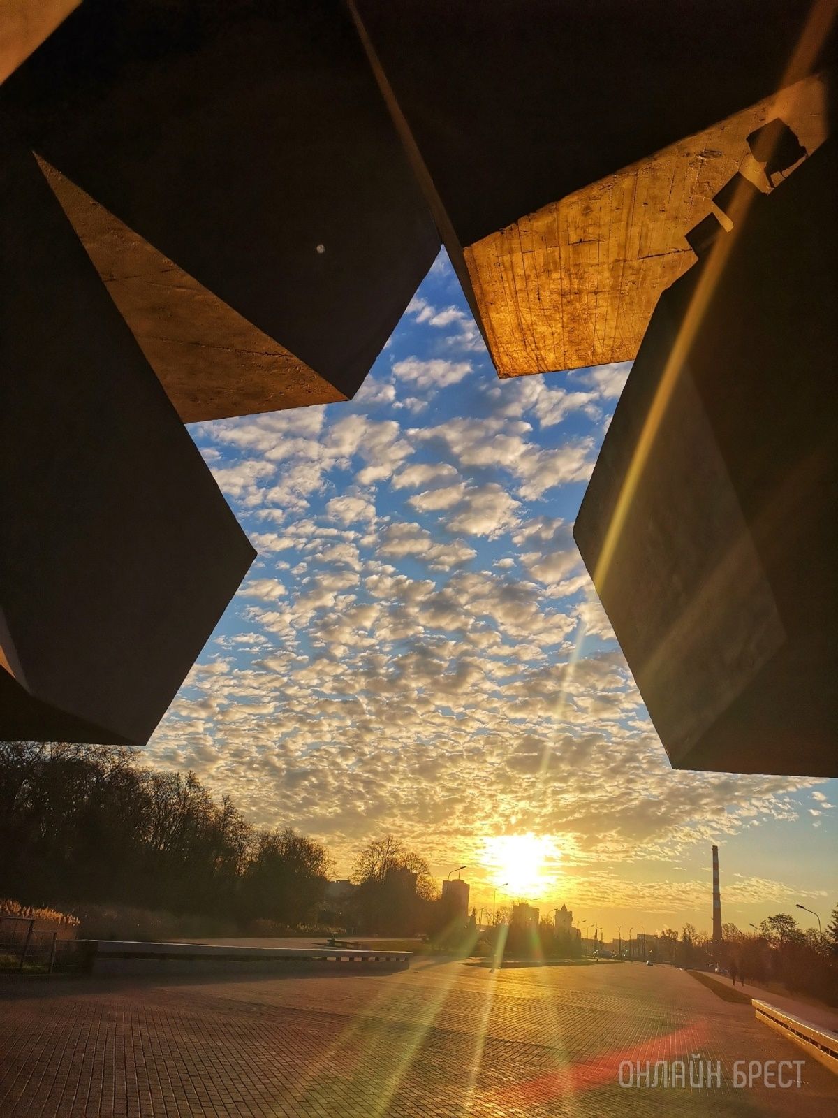 Читатель: Рассвет в Брестской крепости