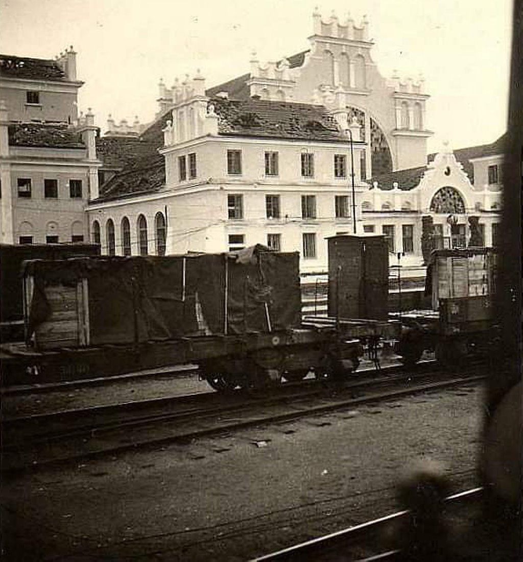 Железнодорожный вокзал г. Брест-Литовск, июнь-июль 1941 года.