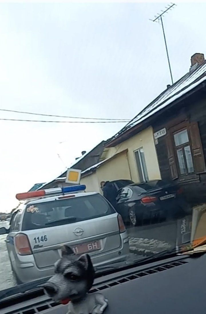 Сегодня в Пинске автомобиль BMW врезался в здание