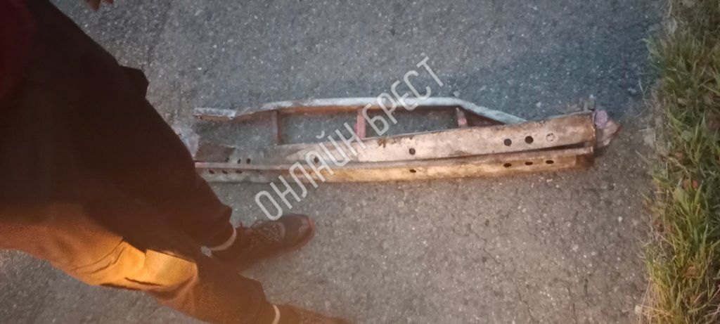 Читатель: Вот такая штука железная лежала на дороге