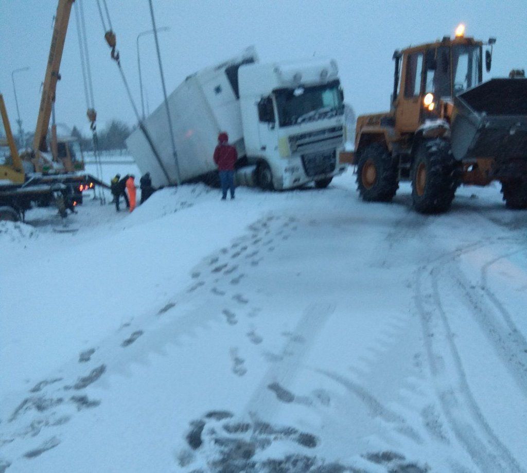 Очевидец: В Брестской области возле Иваново фура ушла в кювет