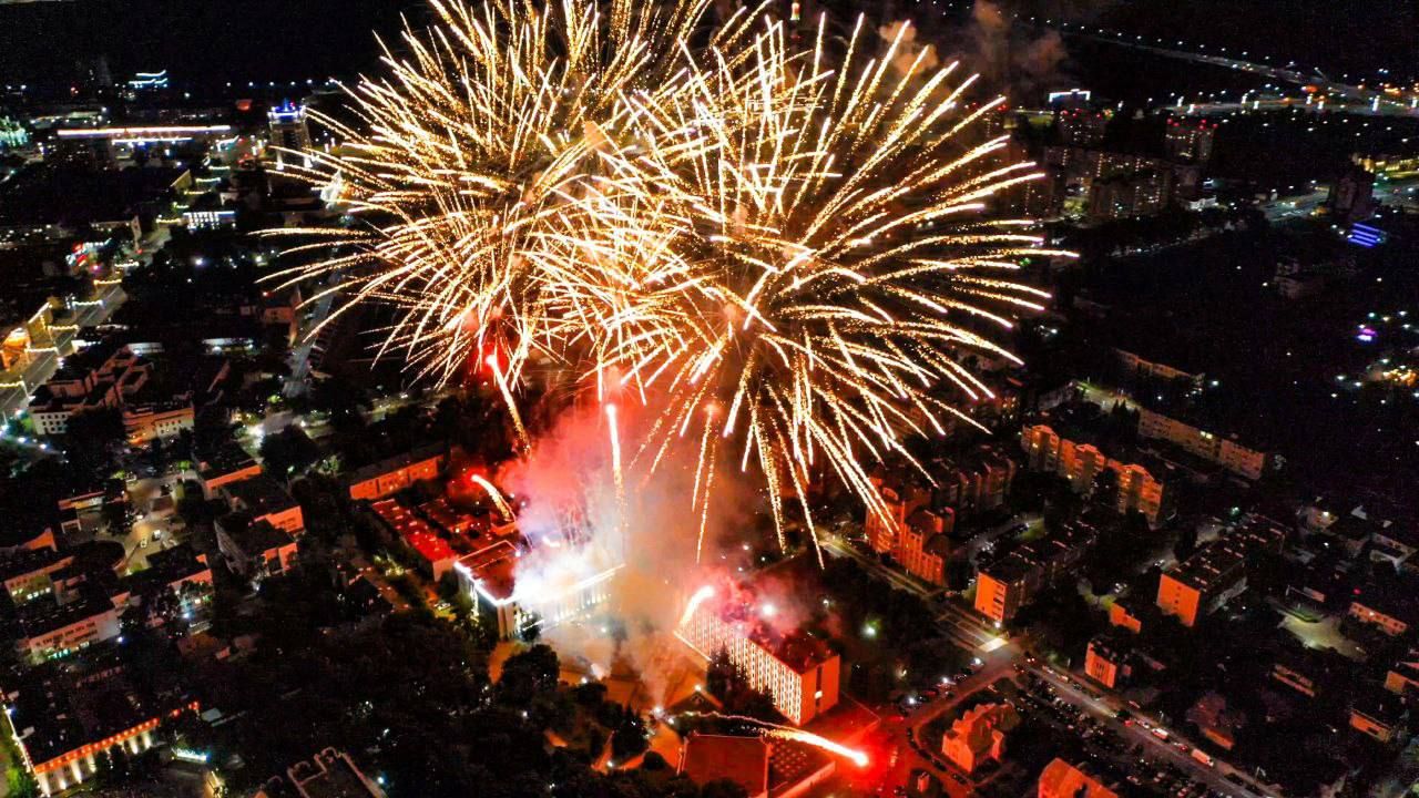 Посмотрите на праздничный концерт и салют в Бресте 3 июля с высоты