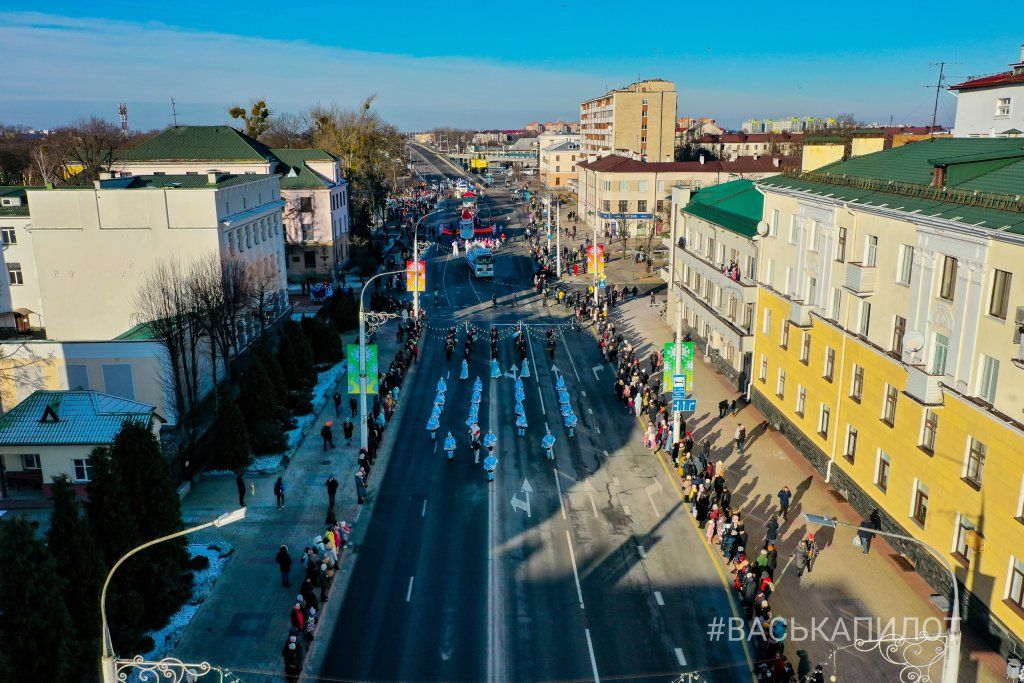 Посмотрите с высоты. Сегодня в Бресте провели рождественский парад