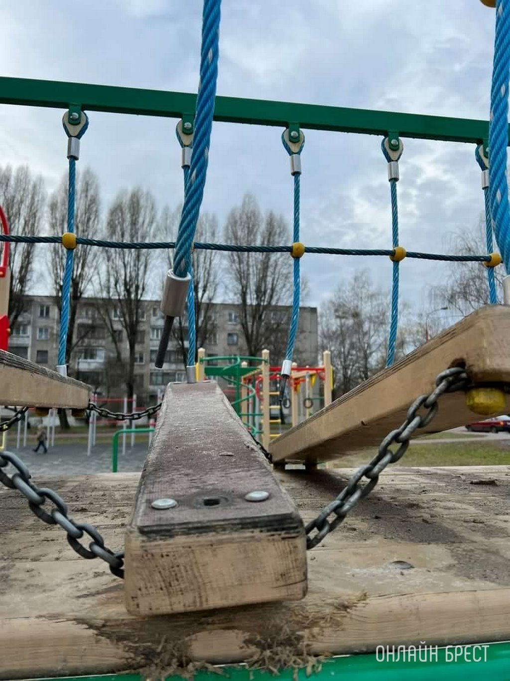 Читатель: Детская площадка возле ФОКа нуждается в ремонте