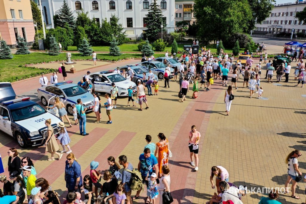 85-летие Госавтоинспекции. Прямо сейчас на пл. Ленина в Бресте