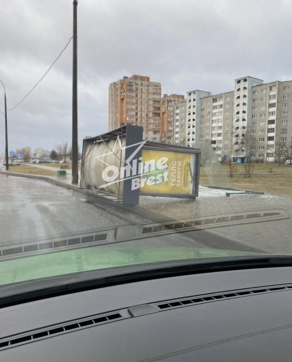 Читатель: В Бресте на ул. Волгоградской упала остановка