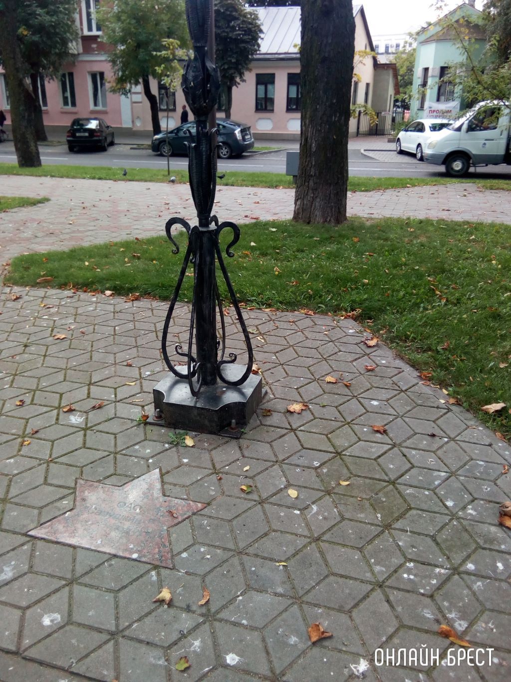 Вот в таком состоянии фонари на Гоголя в Бресте