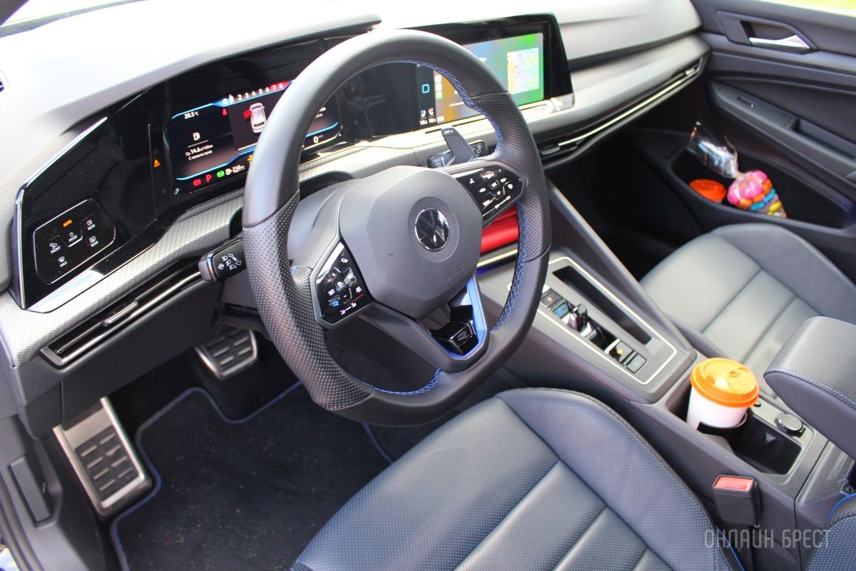 Читатель: Редкий для наших дорог Golf R. Фото сделаны в Бресте