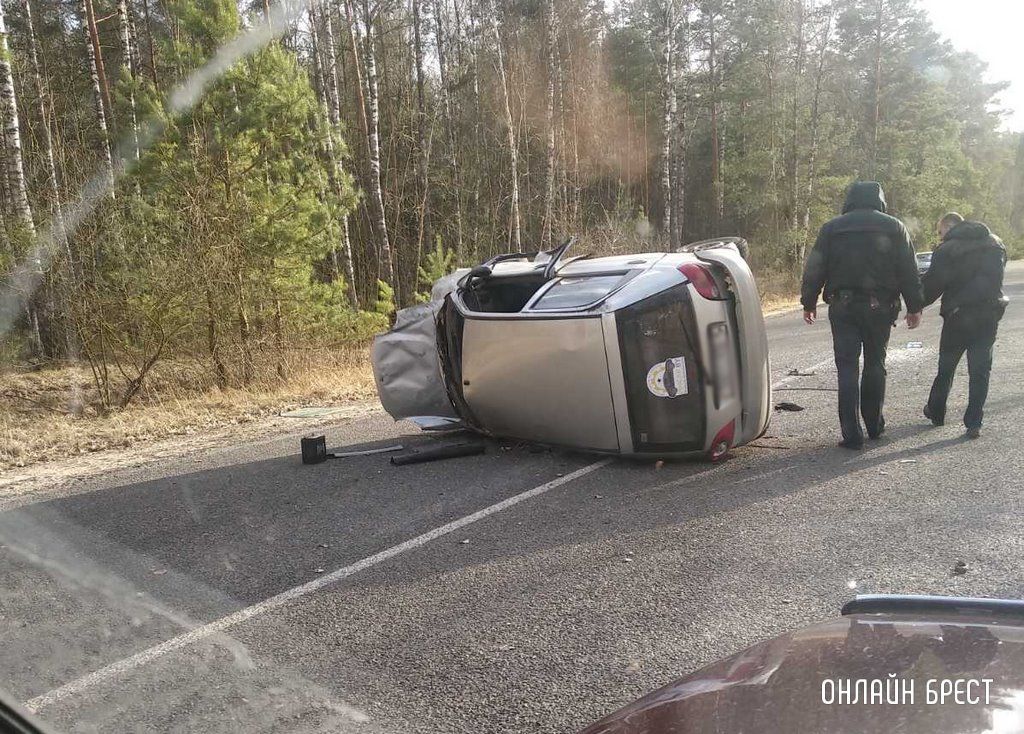 Очевидец: Брестская область. Вчера в Ивацевичском районе перевернулся автомобиль