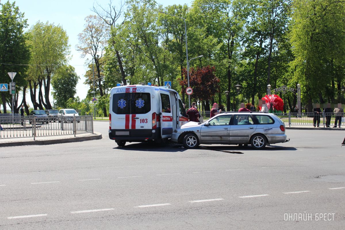 Читатель: В Бресте на Машерова «скорая» попала в ДТП