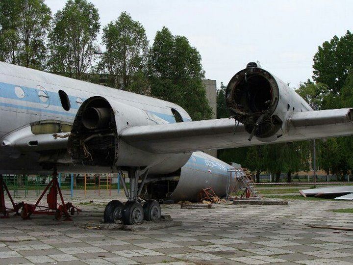 Читатель: Демонтаж самолёта на Востоке в Бресте, 2009 год