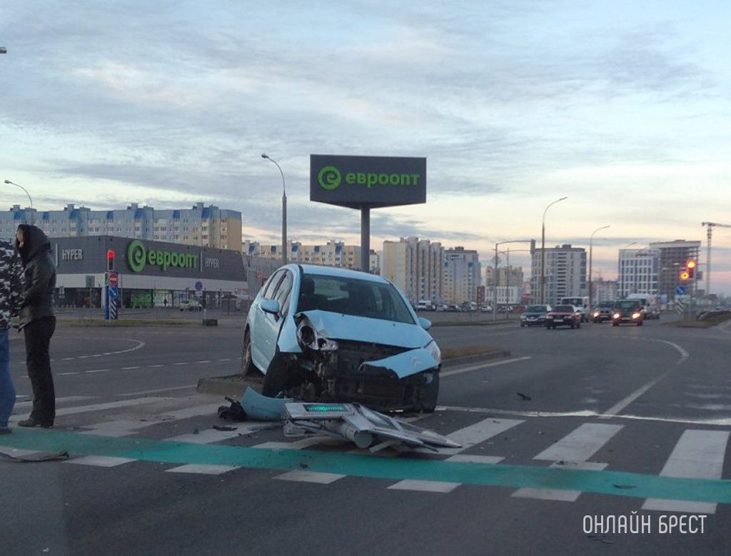 Очевидец: ДТП на Варшавке в Бресте