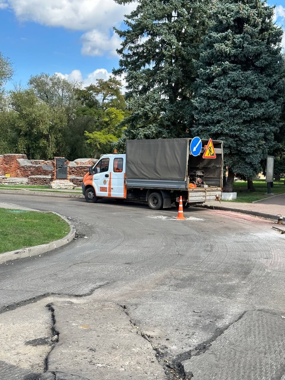 В мемориальном комплексе «Брестская крепость-герой» ведутся подготовительные работы для укладки нового асфальтного покрытия