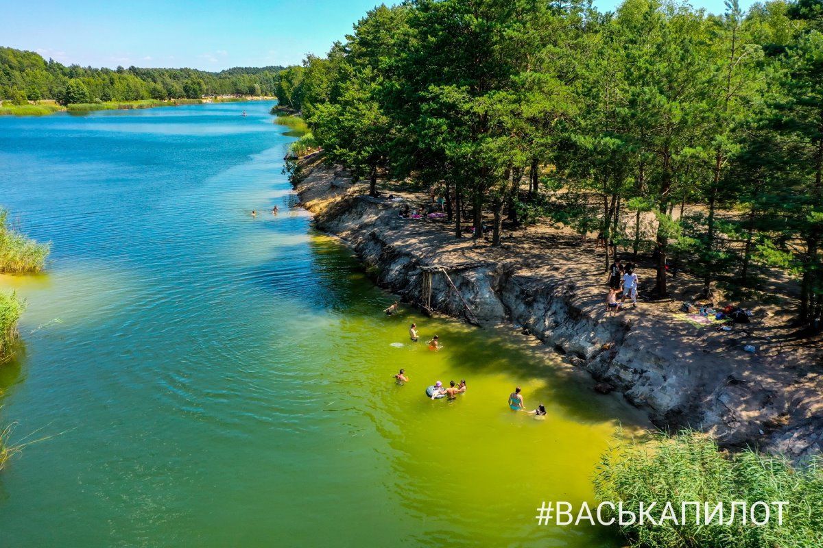 Брестчане отдыхают на Красном Дворе