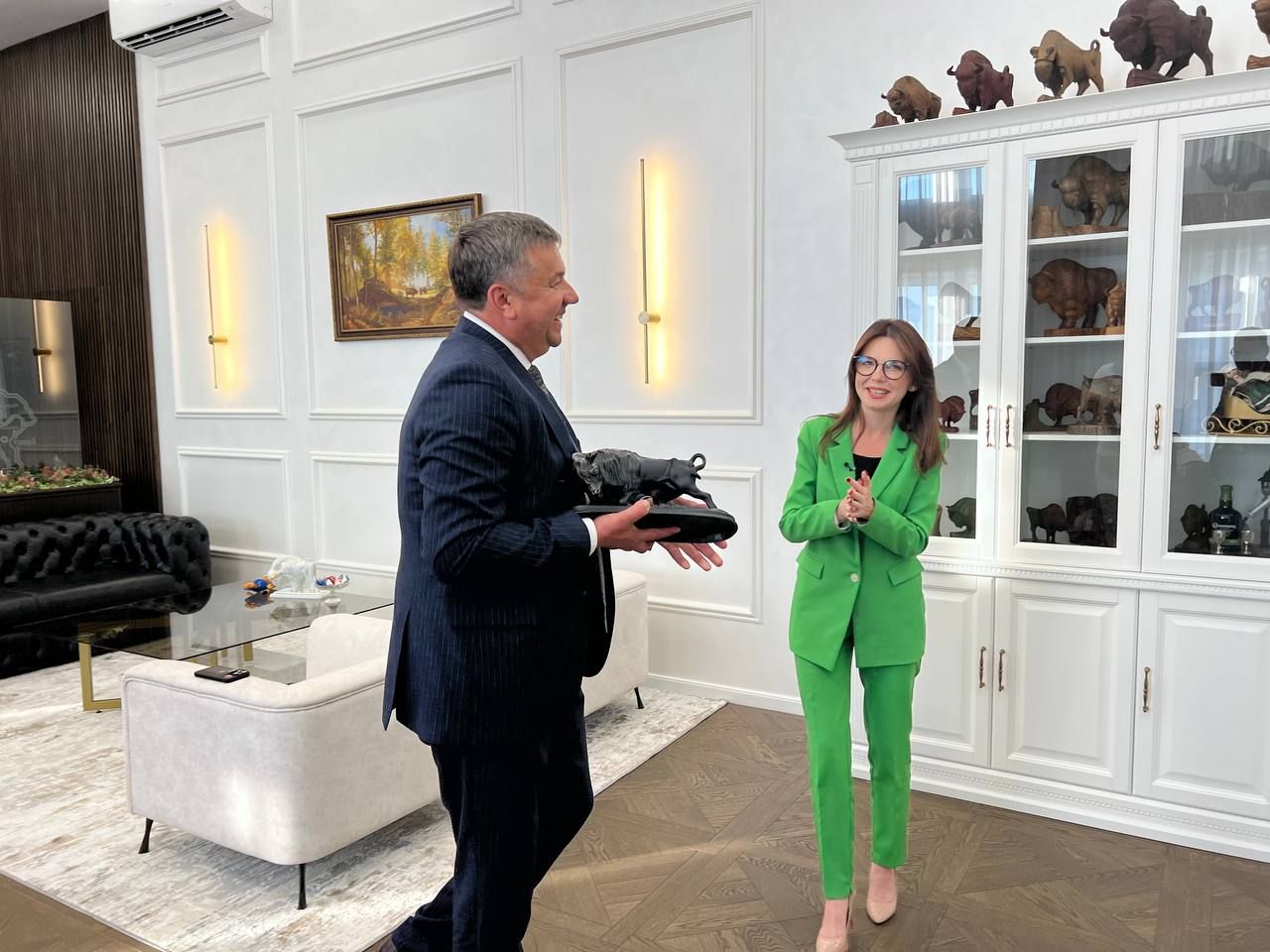 В кабинете председателя Брестского облисполкома - одна из крупнейших коллекций беловежских исполинов