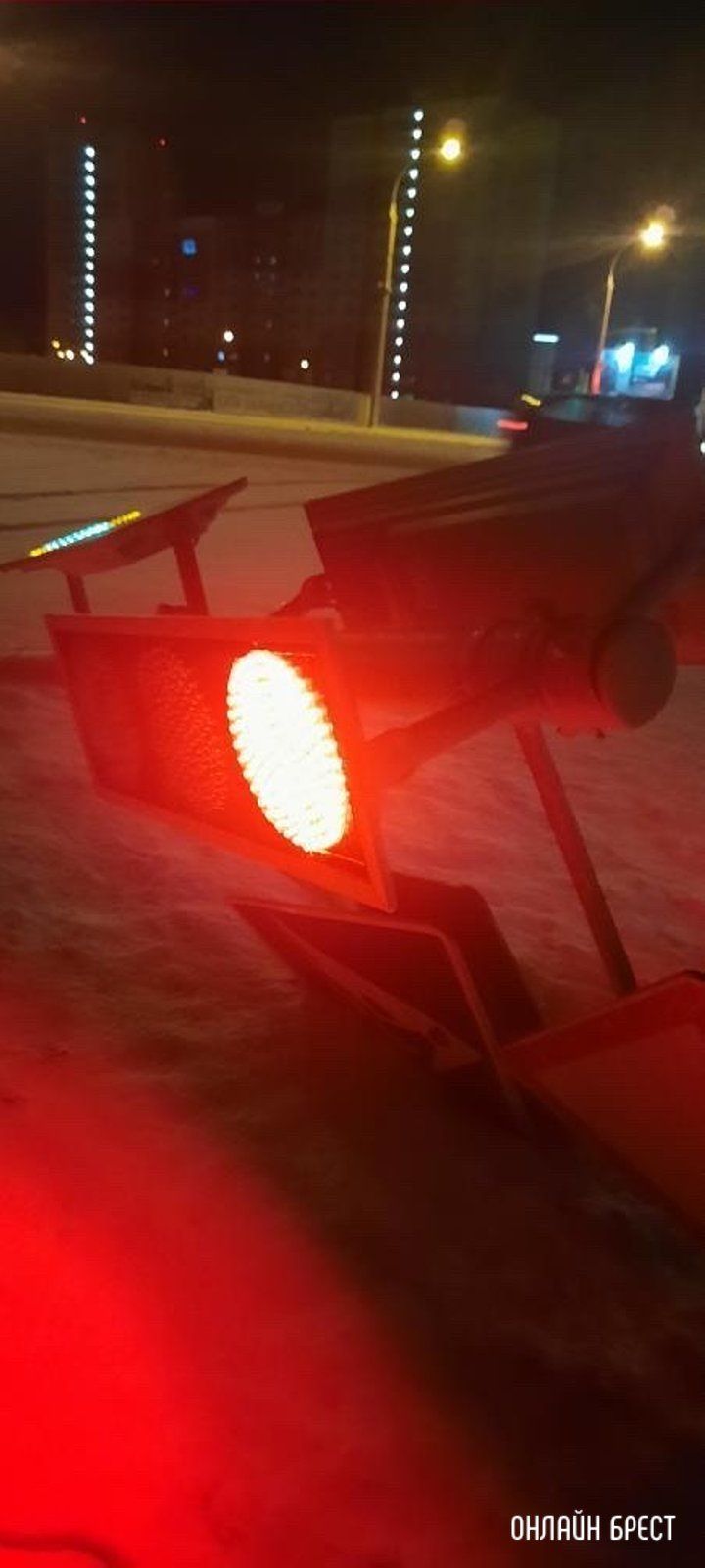 Читатель: Очередной светофор лежит в Бресте. Недалеко от большого Евроопта