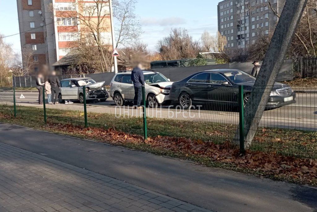 Очевидец: ДТП. Брест, Дубровка, со стороны трассы перед «Сантой»