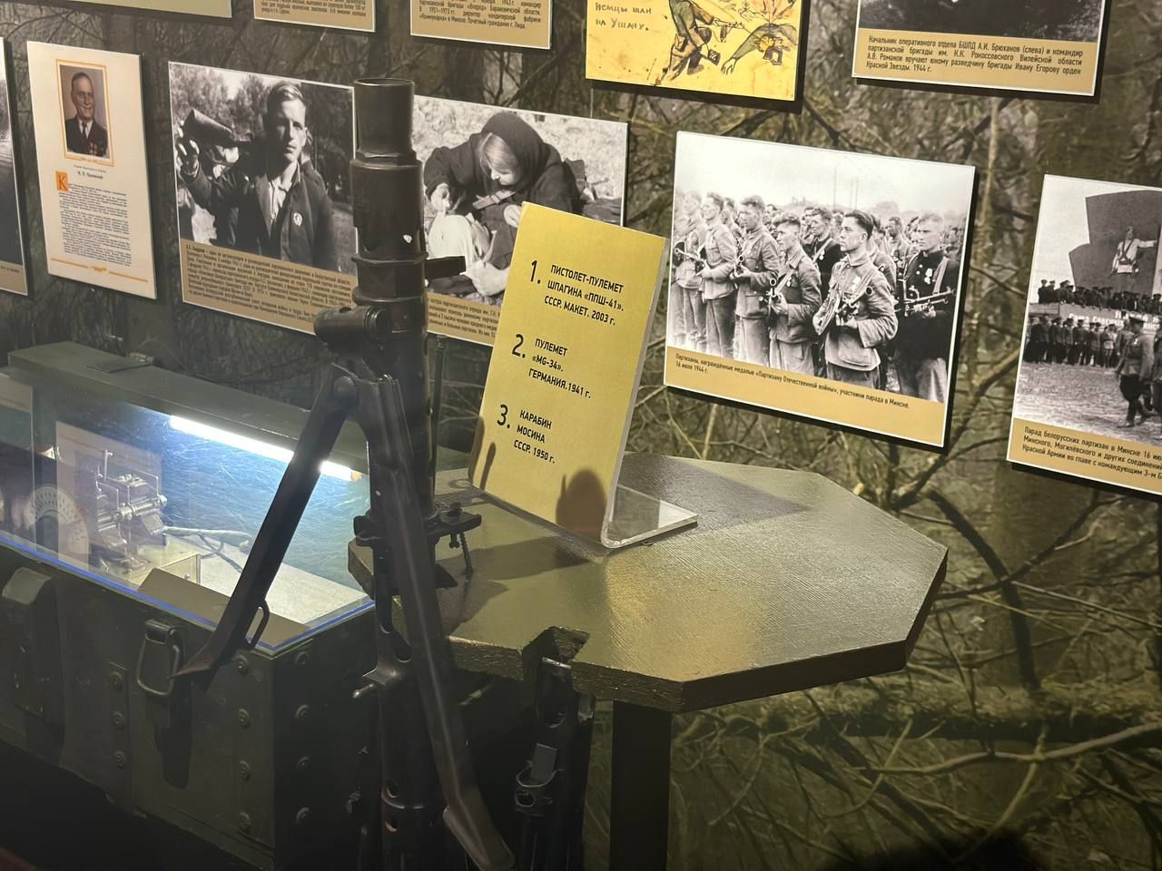 У кинотеатра «Беларусь» начала работу выездная передвижная экспозиция Белорусского государственного музея истории Великой Отечественной войны