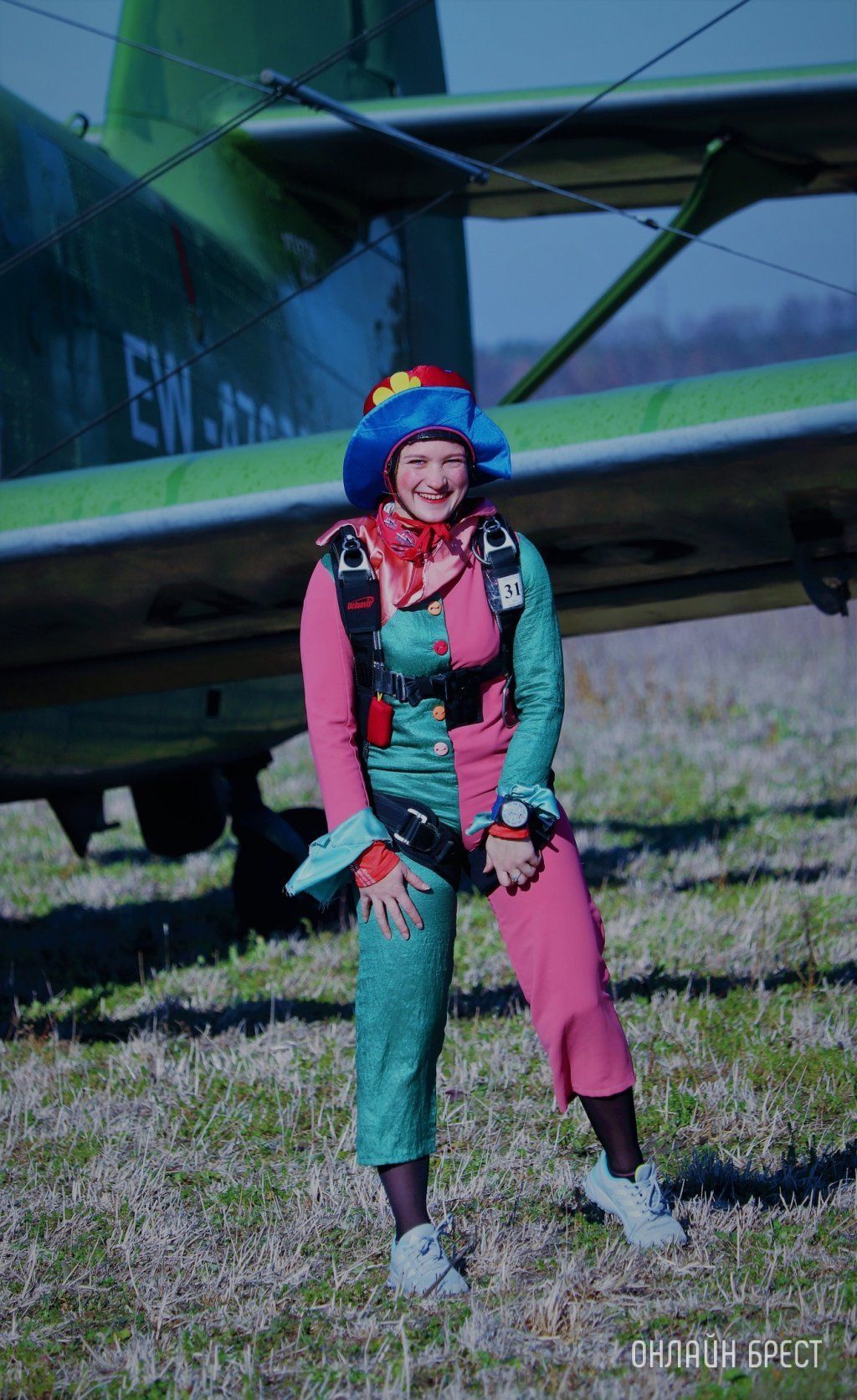 Читатель: Костюмированное шоу от брестских парашютистов