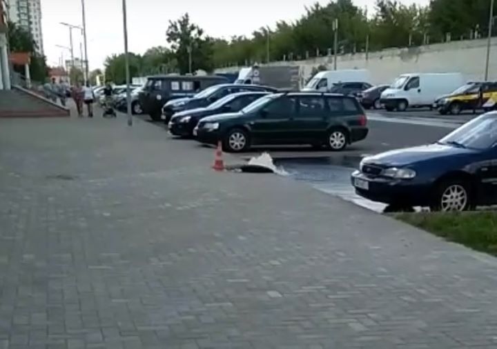 В Бресте на ул .Гоголя возле магазина «Санта»