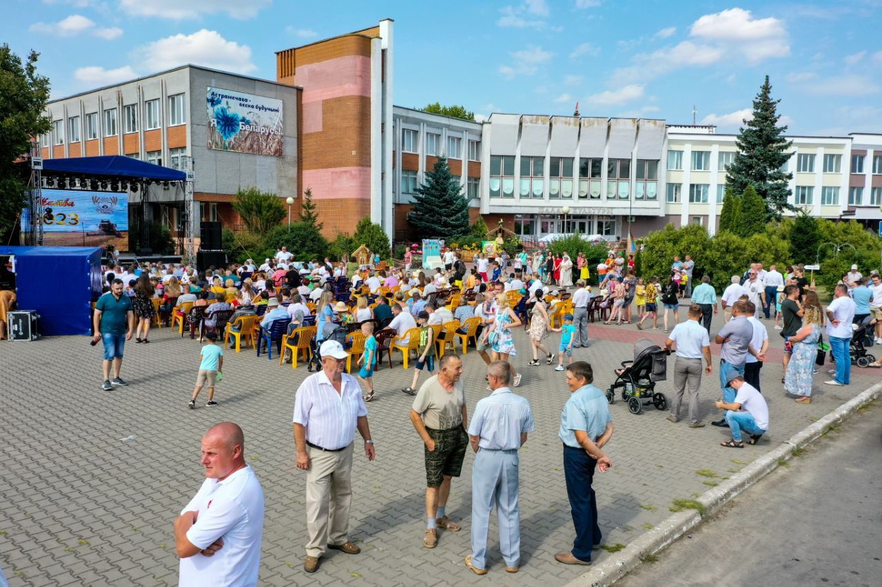 Брестский район. В Остромечево проходит День деревни и «Дожинки 2023»