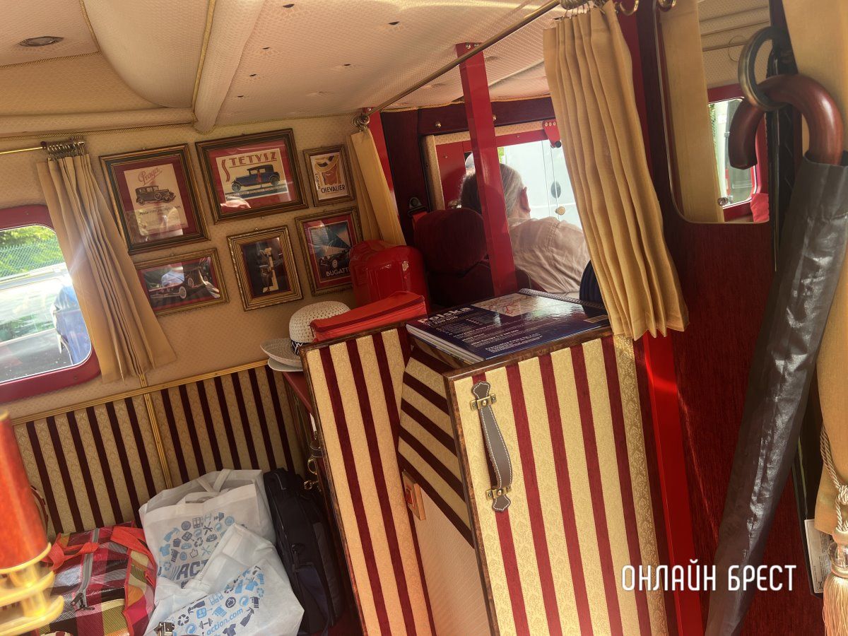 Читатель: Вот такая необычная машина ехала из Польши в Брест. 12 лет человек делал ее своими руками