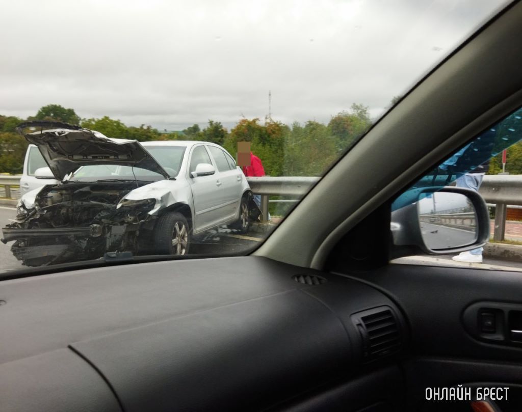 Сегодня в Бресте и районе произошло несколько ДТП. Фотофакт от очевидцев