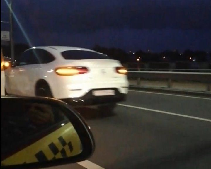 Очевидец: Сегодня вечером в Бресте на Кобринском мосту столкнулись несколько автомобилей.