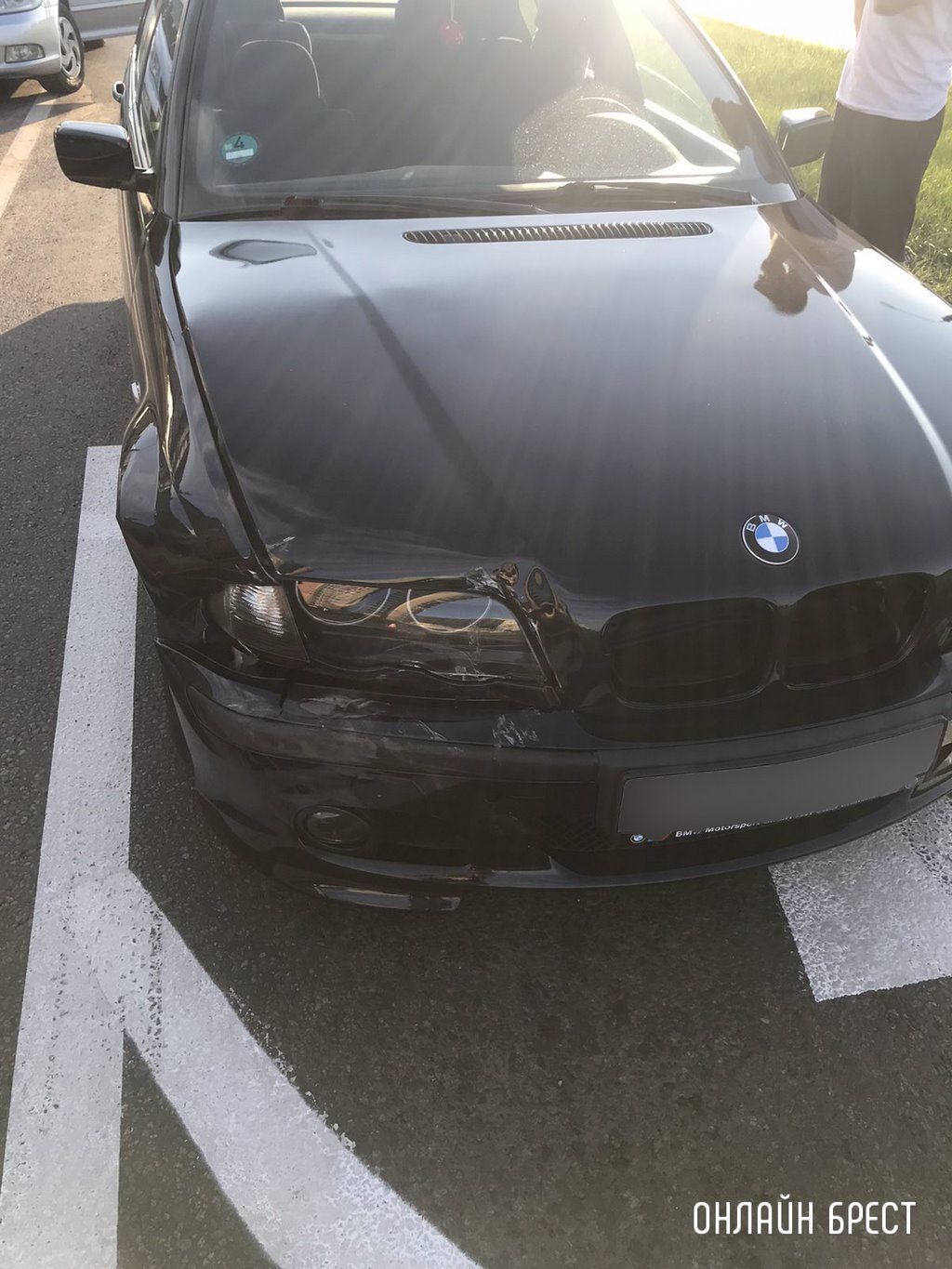 Очевидец: Сегодня в Бресте на улице Октябрьской Революции произошло ДТП с участием такси и BMW