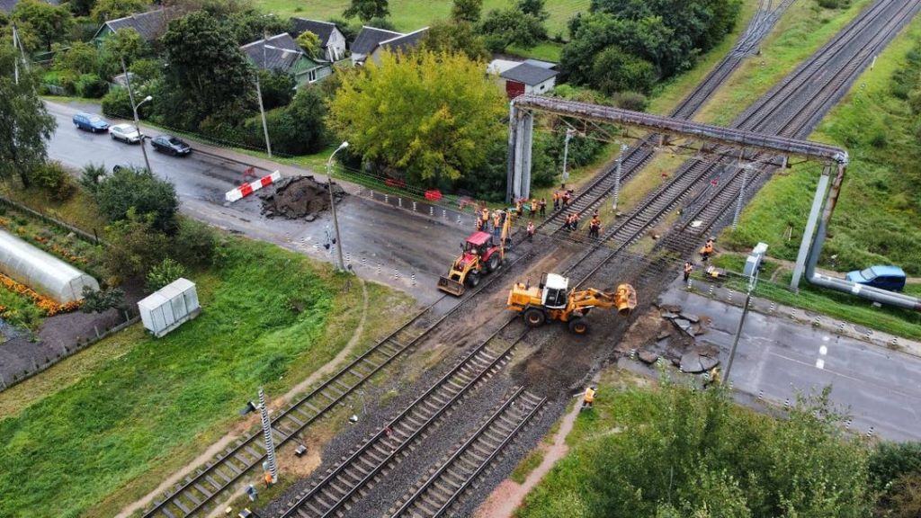 Смотрите, как идёт ремонт переезда на Дубровской в Бресте