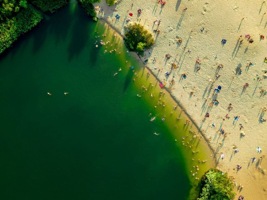 На озере в Кобринском районе спасли тонущих мужчину и его дочь-школьницу