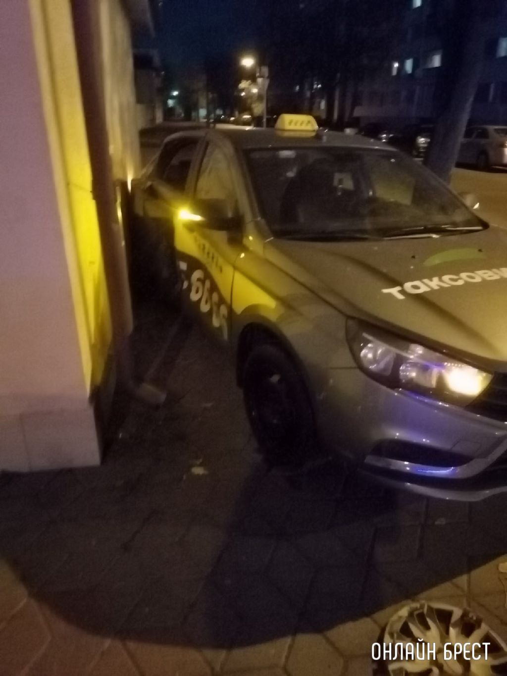 Читатель: Брест. Недалеко от старого автовокзала произошло ДТП с участием машин такси
