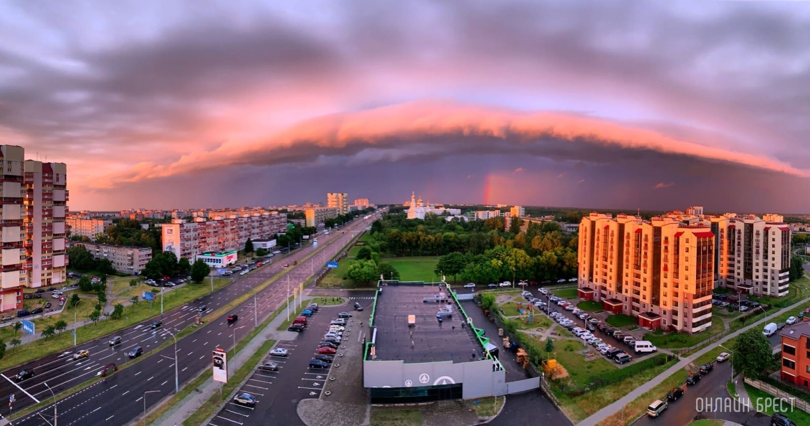 Вчерашнее небо над Брестом. Фотографии прислали читатели