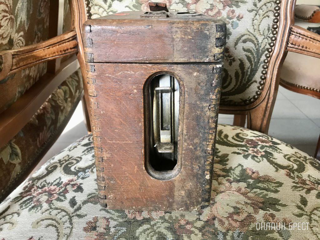 Читатель: Говорят, что это старинные часы для голубей. Для чего их использовали? Знаете?