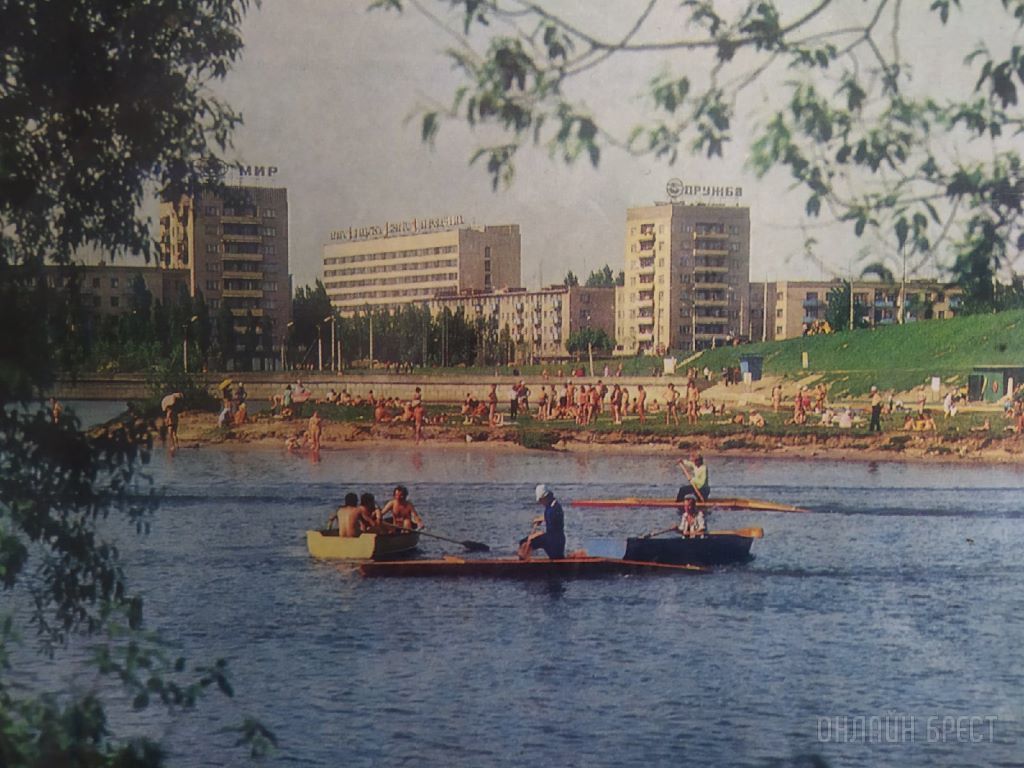 Фотографии из книги про Брест