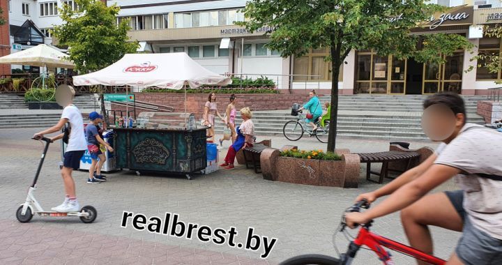 Все ли заметили запрещающий велосипедное движение знак на Советской в Бресте?