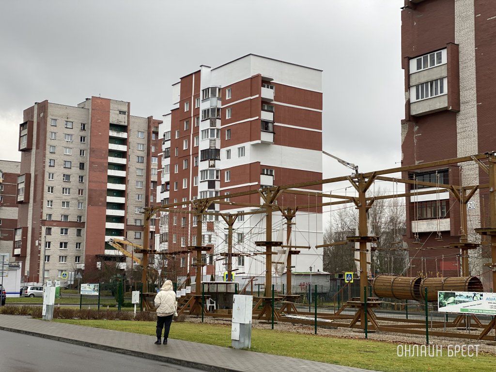 Читатель: Начали ремонтировать данные дома. Интересно, только этот или все?