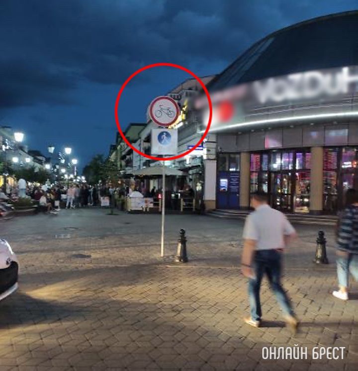 В Бресте на Советской появились новые знаки. Прошу всех велосипедистов обратить на это внимание. Движение велосипедов запрещено!