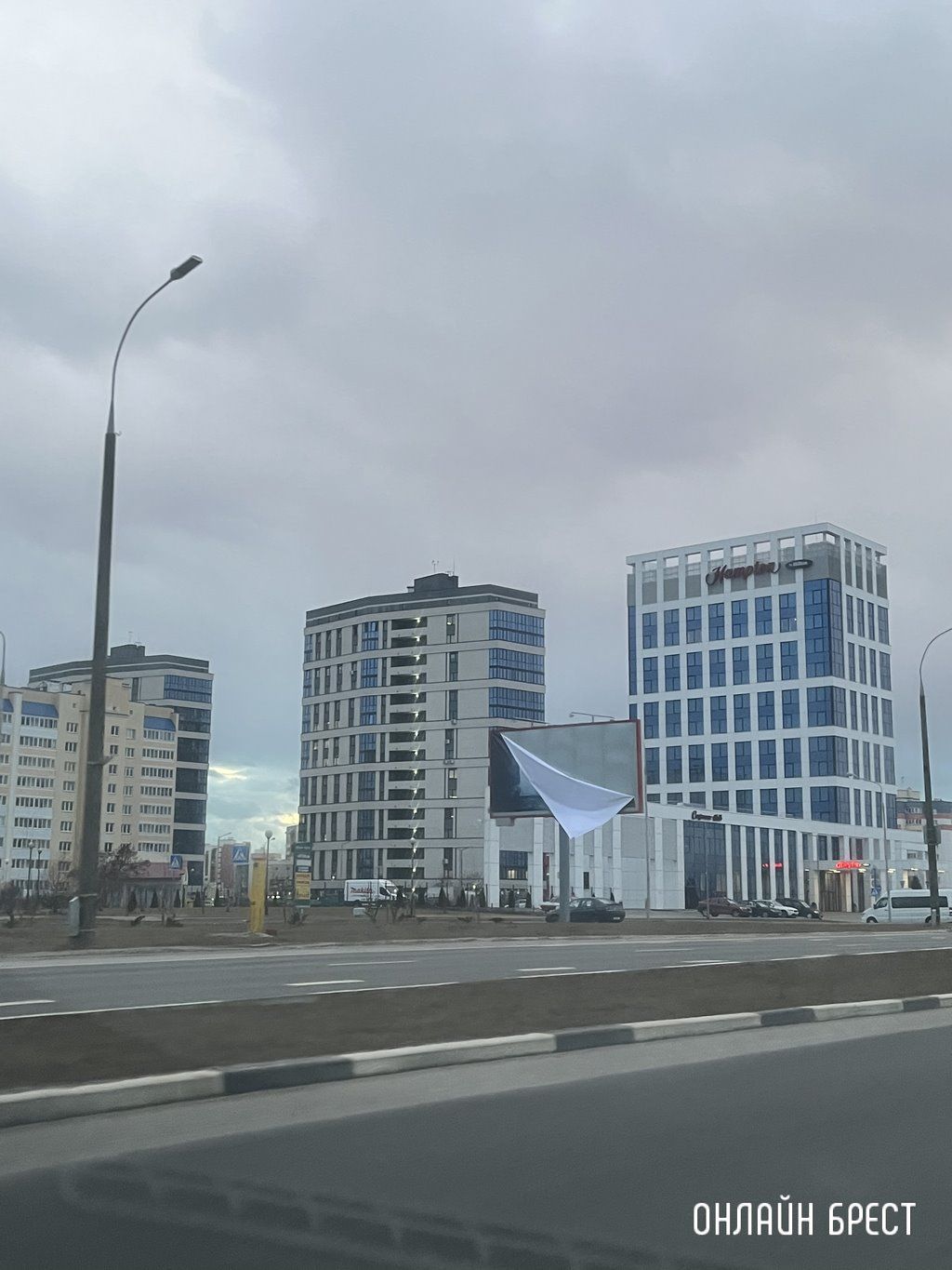 Читатель: По дороге ул. Краснознамённая - Варшавское шоссе три билборда не в самом лучшем состоянии после сильных ветров