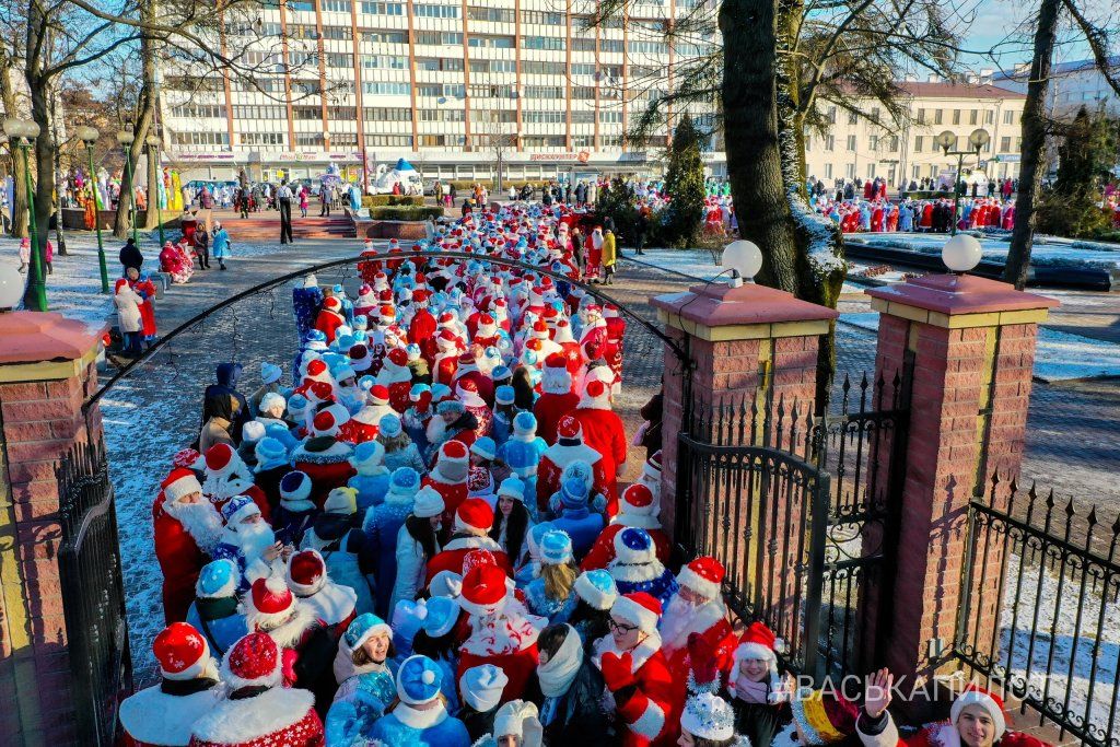Посмотрите с высоты. Сегодня в Бресте провели рождественский парад