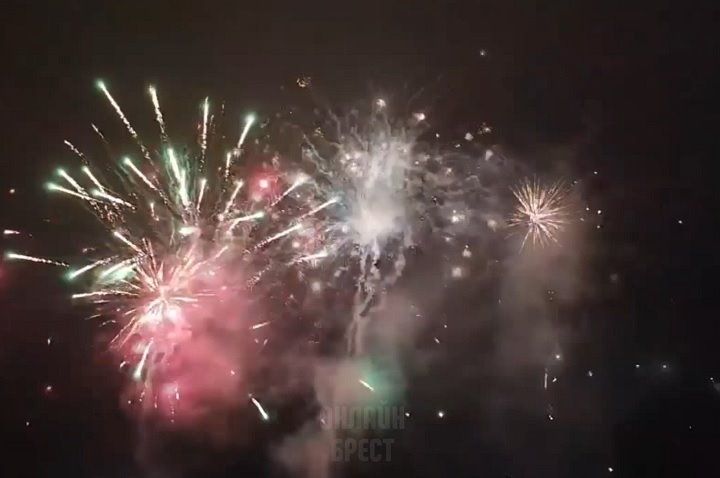 Читатель: Посмотрите, какой крутой фейерверк был в Бресте! Видео