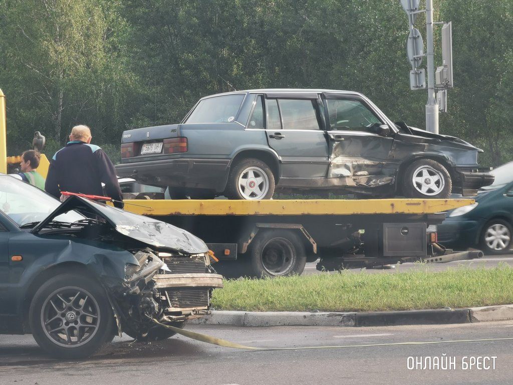 Читатель: Брест, Махновича-Варшавка. ДТП произошло сегодня утром