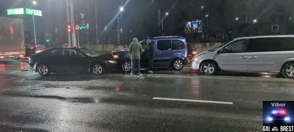 Очевидец: ДТП в Бресте  на ул. 28 Июля, перед Суворова