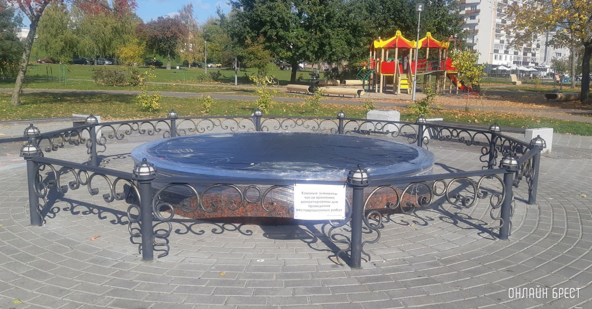 Читатель: В Бресте на Набережной временно демонтированы кованные элементы часов