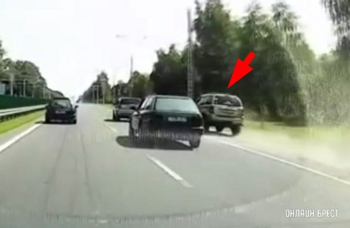 Читатель: Когда сильно спешишь. Видео снято в Бресте